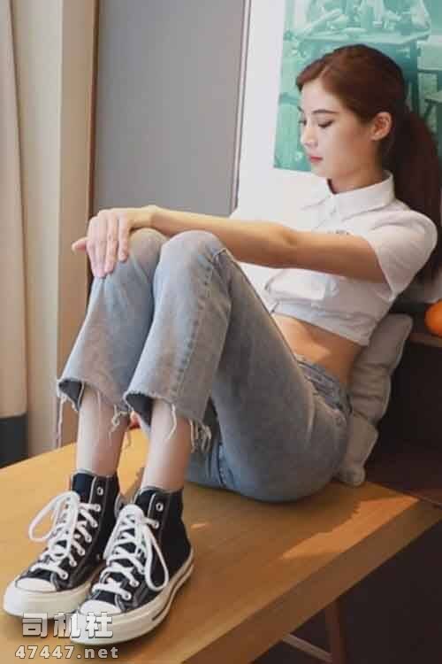 誉铭摄影-酒店学妹牛仔裤棉袜裸足足秀 [1V-1.8G百度网盘]