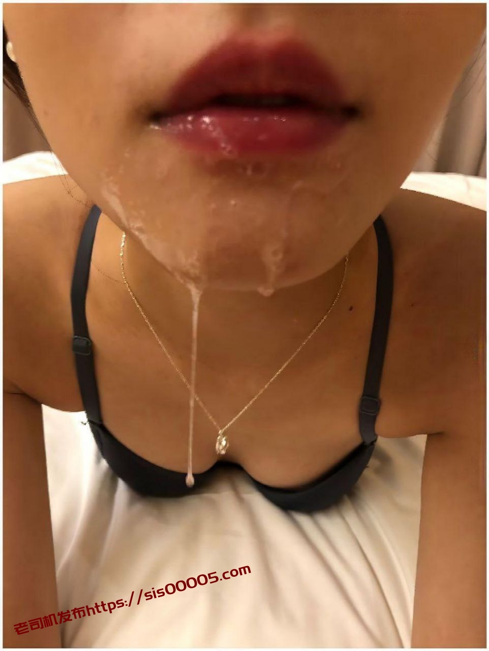 土豪无套玩弄极品反差母狗空姐，，黑丝制服，深喉玩弄