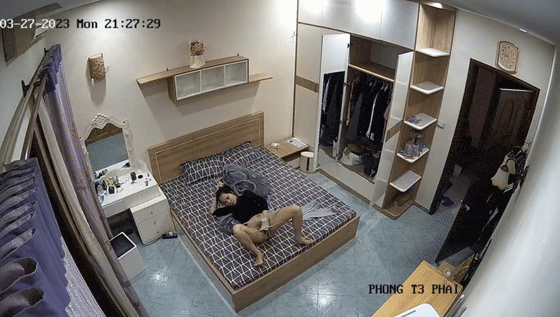 【破解摄像头】老婆欲求不满无法满足性欲 叫好兄弟一起操42V【879M】