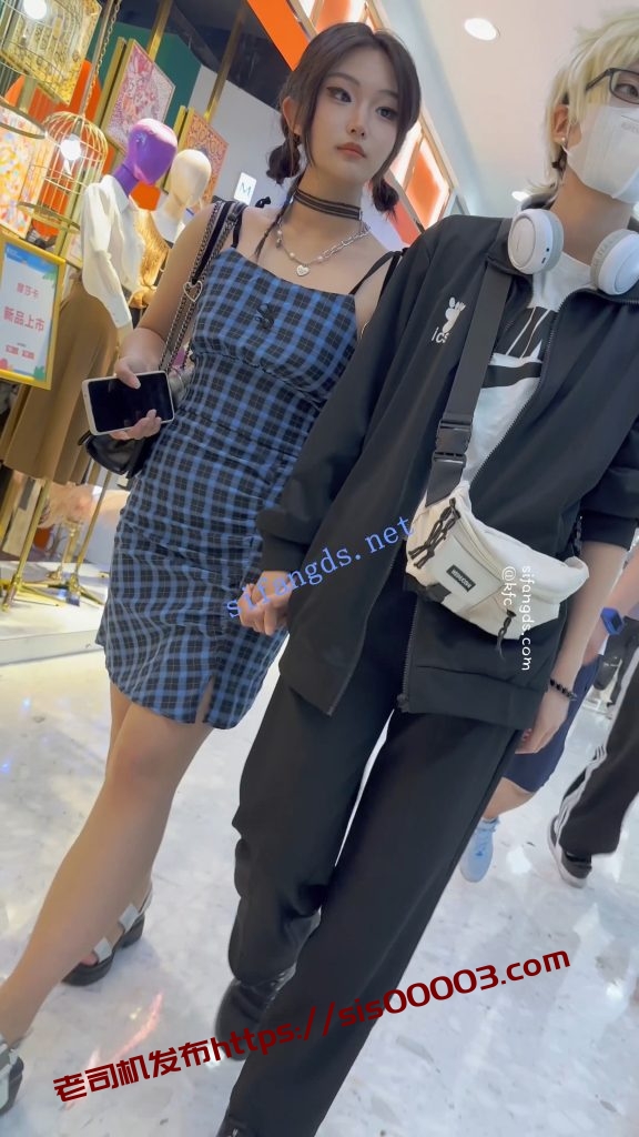 【KFC】精神小妹和黄毛男友逛街·露背吊带裙白色内内前后CD【1V】【369M】